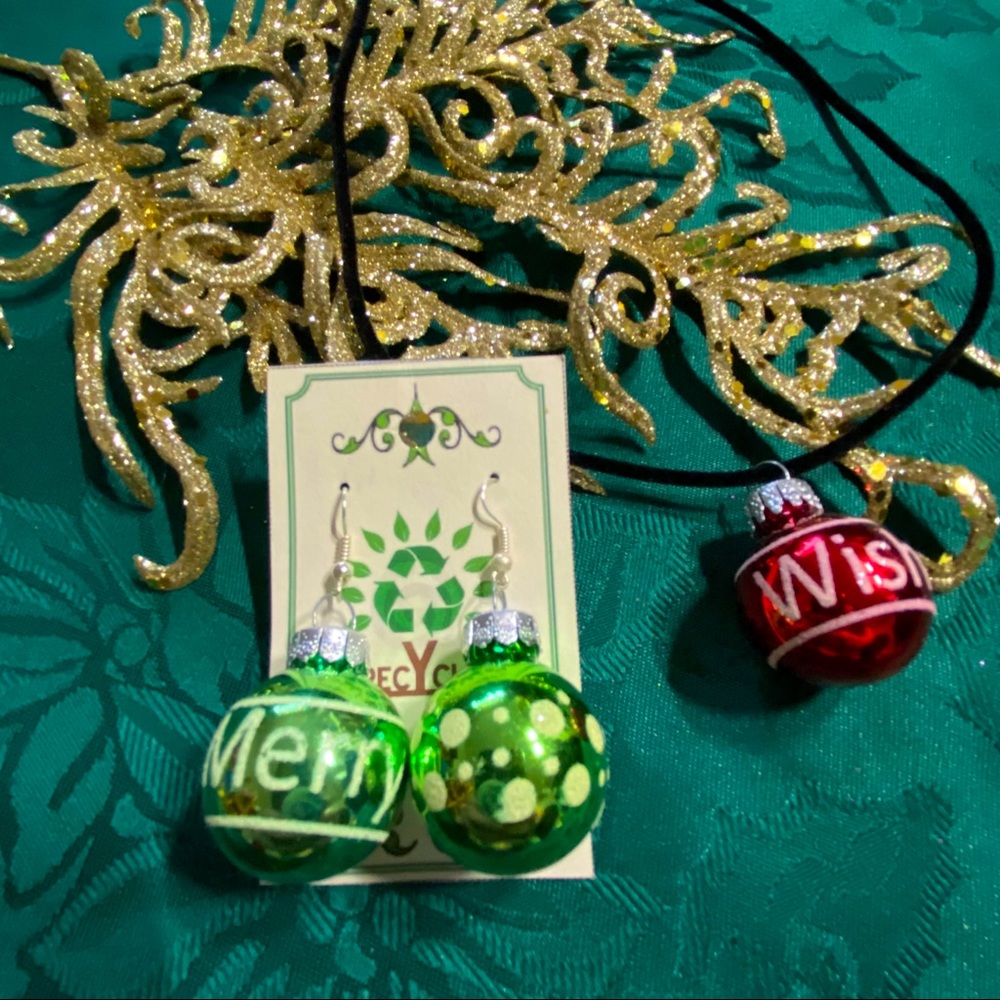 🎄New Christmas Bulb Earrings & Necklace Set